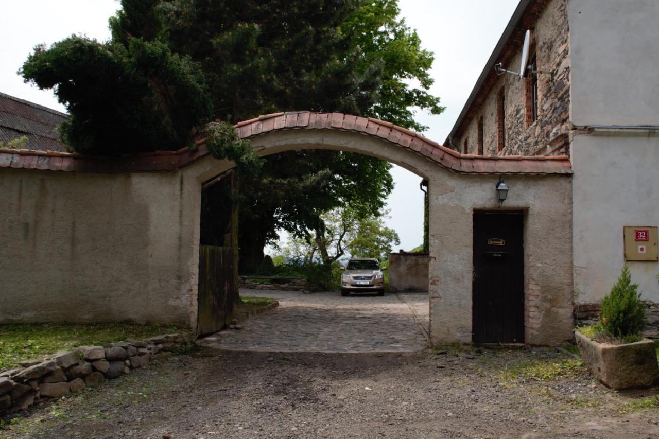 Apartamento Na koňské farmě Malecov Exterior foto